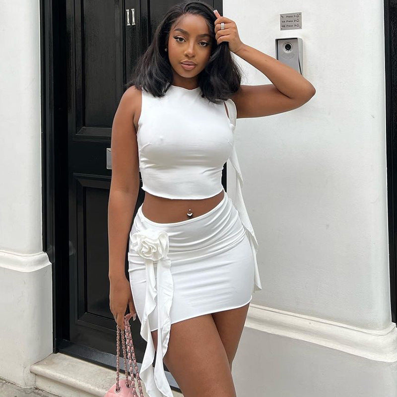 Tight solid color fashion suit hand-made flower round neck solid color navel-baring top mini skirt two-piece suit