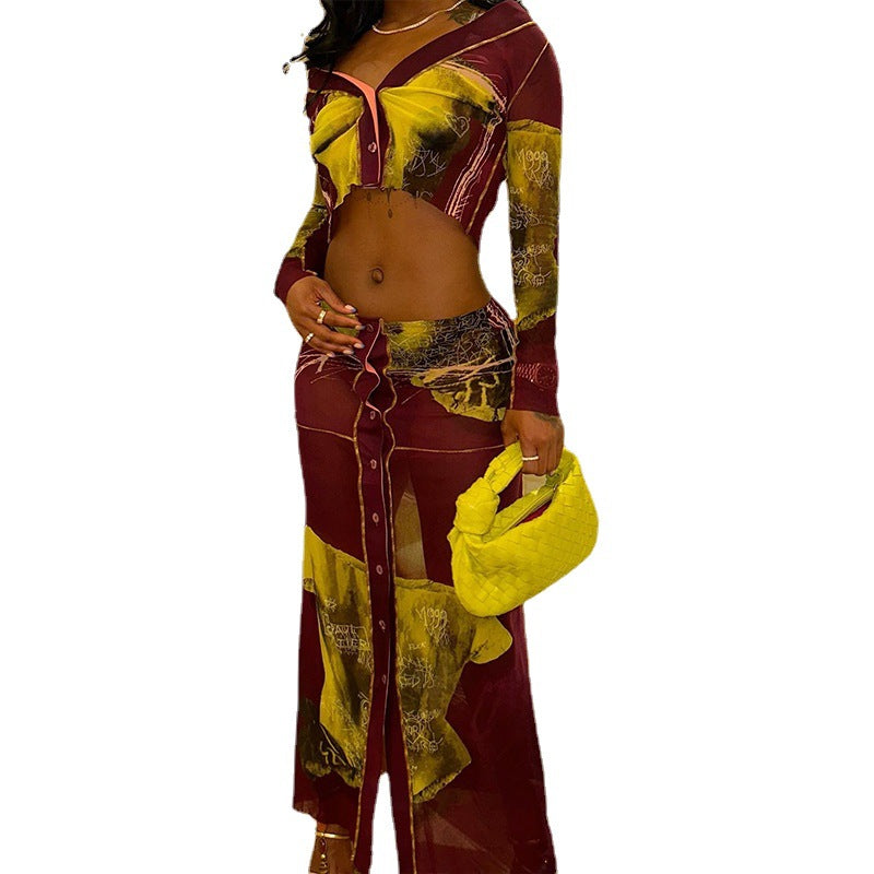 Long-sleeved belly-baring tops, fashionable button-down skirts, two-piece suits for trendy women